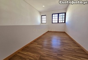 Andar Moradia T4 Remodelado
