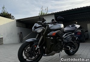 Triumph Street Triple