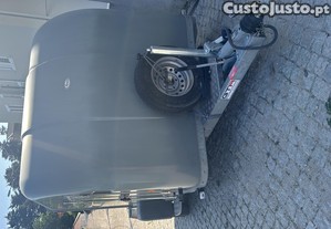 Reboque atrelado fechado