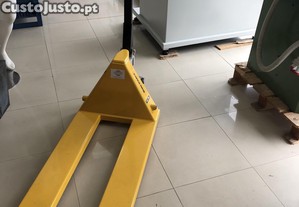 Porta Paletes Novo de 2.500 kg
