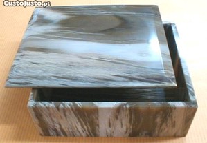 Caixa de madeira fossilizada 4,5x12x10cm