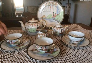 Antigo serviço de chá em porcelana fina oriental