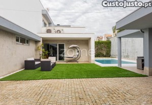 Moradia Individual De Luxo Com Piscina - Fraião...