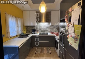 Moradia triplex 4 assoalhadas quintal terraco