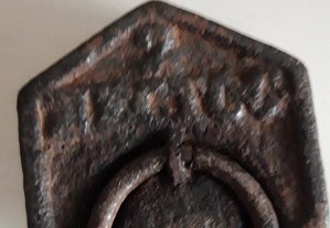 Peso em ferro antigo