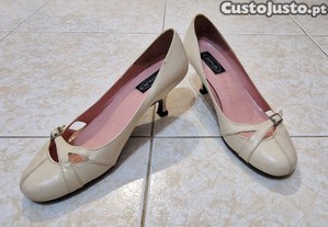 Sapatos de Senhora Beges - Usados Muito Poucas Vezes