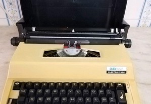Duas maquinas escrever