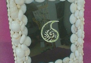 Moldura com conchas búzios 13x18cm-foto