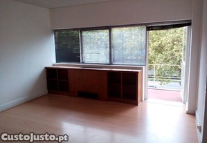 Escritório 22m2 na Zona Industrial do Porto- Próximo ao Norteshopping