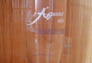 Copo antigo em vidro com publicidade ass Águas de Carvalhelhos ( letras Azul ).