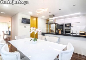 Moradia T4 Moderna Com Piscina E Jardim Em...