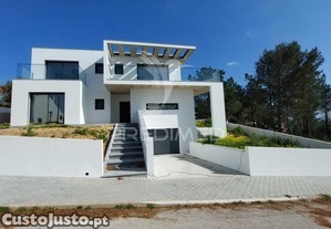 Moradia t4 com piscina urbanizao do espartal em aljezur