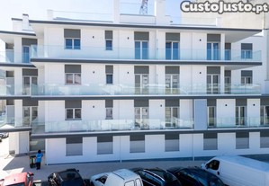 Apartamento T2 Junto Ao Mercado- 200 Mts Da Praia