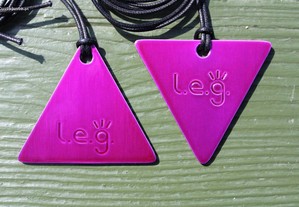 Dois triângulos Púrpura Tesla para Homem e Mulher. Gerador de Energia Vital.