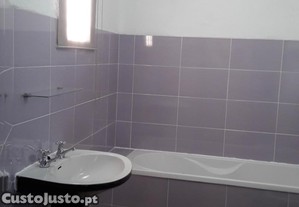 Lavatrio com torneiras e bid