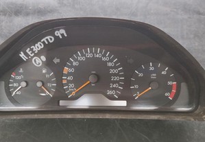 Quadrante Mercedes E300 Td ano 99 (2105409647)