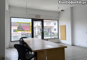 Loja Comercial Em Nelas