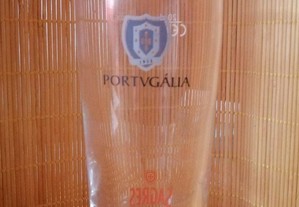 Copo em vidro com a publicidade da Cervejaria PORTVGÁLIA e Sagres com aferição 20 cl Avenadecor M18