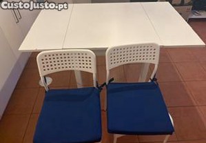 Mesa de jantar + 2 cadeiras + almofadas