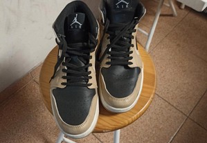 Ténis Nike Air Jordan 1mid Bota usados mas (COMO NOVAS)
