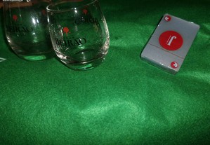 1 panos verdes+1 baralho cartas + 2 copos licor be