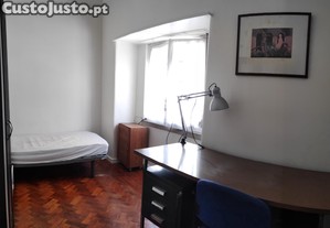 Quarto individual, exclusivo para estudante rapaz na Alameda
