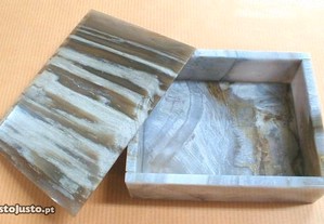 Caixa de madeira fossilizada 3,5x11x9cm