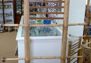 Expositor de bijuteria bambu e madeira (alto)