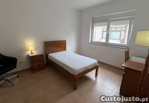 Quarto Rapazes estudantes, Proximo Politecnico , 180 EUR