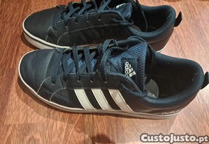 Tenis Adidas como novo