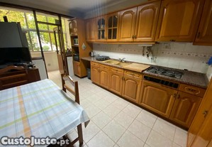 Quarto grande, para estudante, no Bairro do Liceu