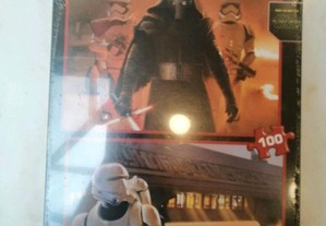 Caixa com 2 puzzles novos do filme Star Wars composto 100 pcs cada, edição conceituada marca EDUCA