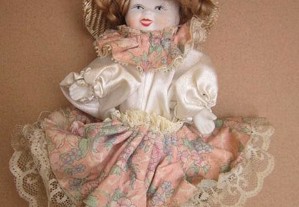 boneca antiga de porcelana