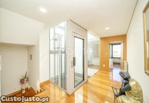 Moradia T4 Com Elevador, Garagem E Jardim Na...