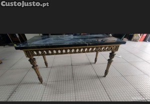 Mesa dourada com pedra mármor