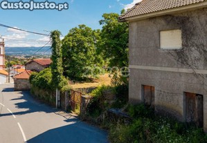 Terreno Urbanizável Com Moradia Em Barbudo,...