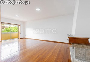 Apartamento T3 Em São Victor Com Garagem Fechada