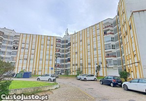 Apartamento T3 com arrecadação com 98m2 no Montijo.