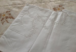 Conjunto completo de lençóis bordados para cama de casal