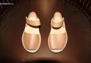 Sandálias de menina em pele S´AVARCA novas T. 24