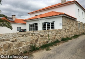 Quinta em monção com moradias independentes, vinha de alvarinho e adega - brbeita