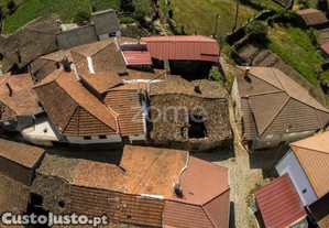 Moradia T4 Para Recuperar Em Quintã, Vreia De...