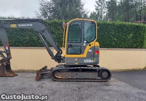 Mini giratria Volvo ecr58 ano 2013