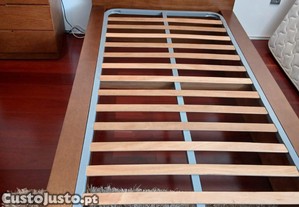 Cama de solteiro com estrado incluido