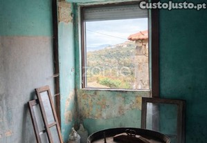 Moradia T5 Para Reabilitação Em Miomães, Resende