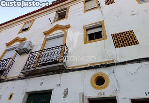 Apartamento no centro histrico de elvas com varanda e churrasqueira