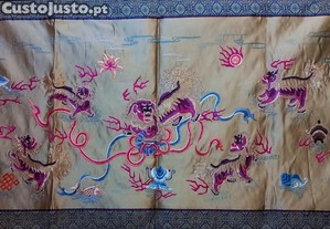 Bonito Painel Chines,1950.1960, pea Borda em ouro na Seda,