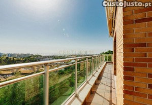 Apartamento T3 com vista da Varanda sobre o Rio Tejo nos Terraços da Ponte Sacavém