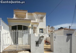 Fabulosa moradia t4 + apartamento t0, com licença de al