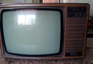 Televisão, muito antiga para decoração